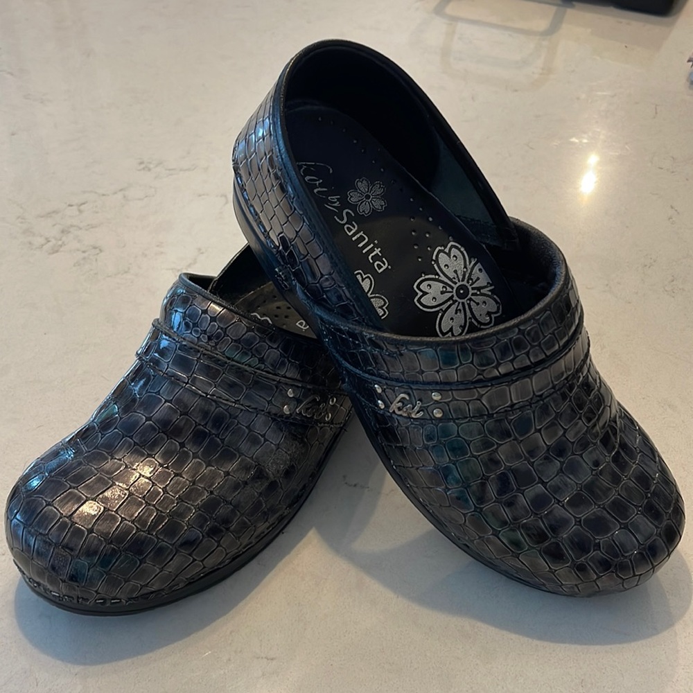 Nursing clogs